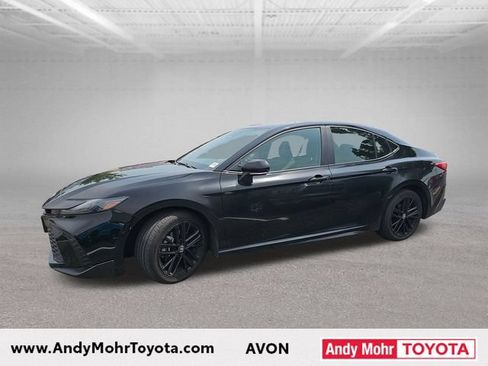 Used 2025 Toyota Camry SE FWD image 3