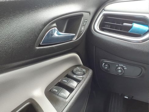 Used 2023 Chevrolet Equinox LS AWD/4WD image 22