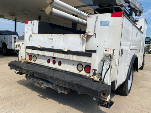 Used 2017 Ford F550 2WD Regular Cab Super Duty image 19