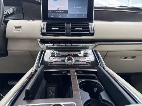Used 2020 Lincoln Navigator L Reserve w/ Luxury Package AWD/4WD image 3