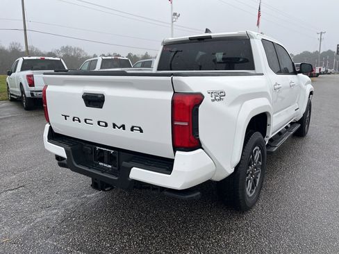 Used 2024 Toyota Tacoma TRD Sport image 5