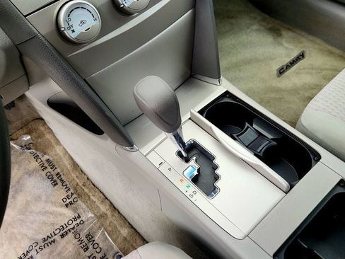 Used 2010 Toyota Camry LE FWD image 16