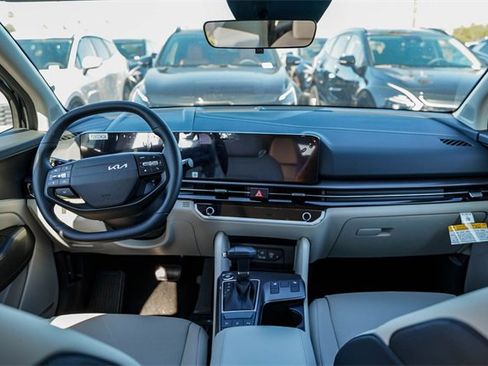 New 2025 Kia Carnival SX w/ SX Dark Edition Package image 14