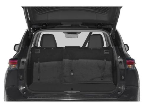 Used 2024 Toyota Highlander XLE FWD image 11