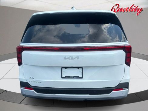Used 2025 Kia Carnival FWD image 4