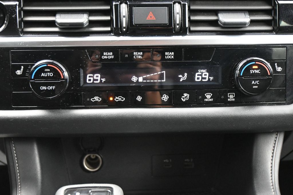 Used 2025 Nissan Pathfinder SV AWD/4WD image 19