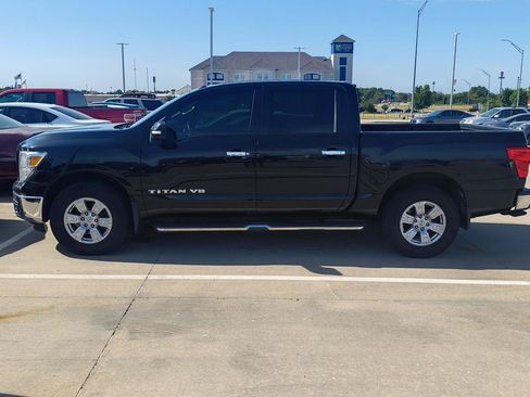 Used 2019 Nissan Titan SV AWD/4WD image 2