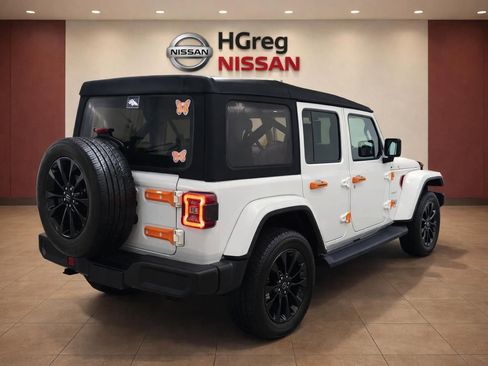Used 2024 Jeep Wrangler Unlimited Sahara w/ Technology Group AWD/4WD image 4
