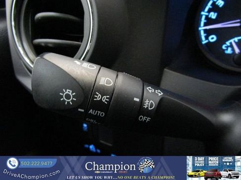 Used 2021 Toyota Tacoma TRD Off-Road image 23