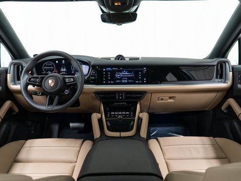 New 2026 Porsche Cayenne Coupe AWD/4WD image 19