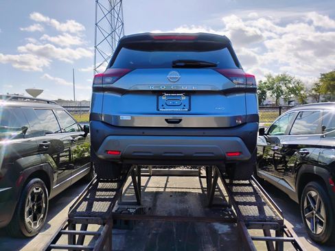 Used 2023 Nissan Rogue S AWD/4WD image 5