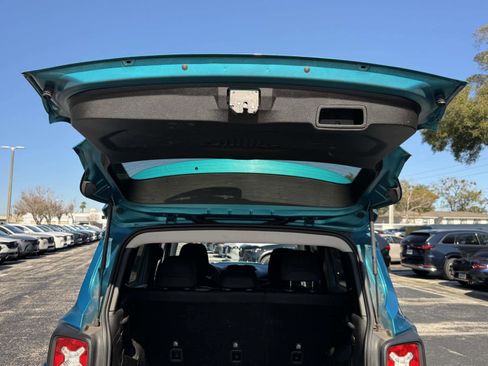 Used 2021 Jeep Renegade Latitude image 12