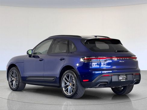 Used 2023 Porsche Macan image 3