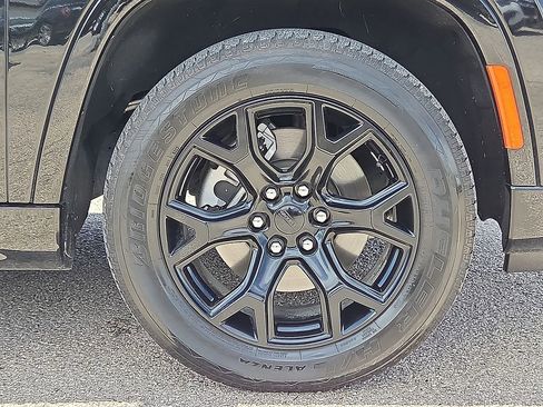 Used 2024 Jeep Wagoneer L Series II image 7