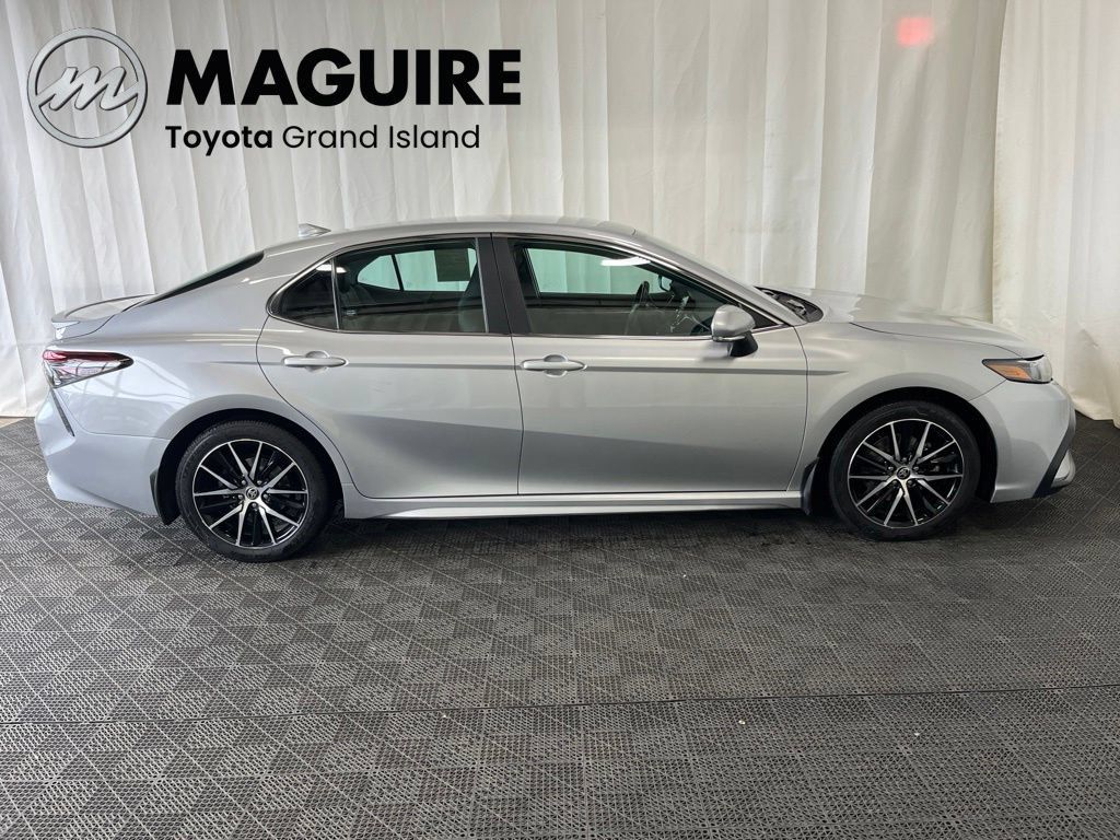 Used 2024 Toyota Camry SE AWD/4WD image 2