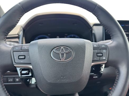 Used 2025 Toyota Camry XSE FWD image 18