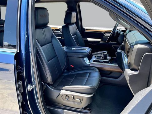 Used 2022 Chevrolet Silverado 1500 High Country w/ High Country Premium Package RWD image 9