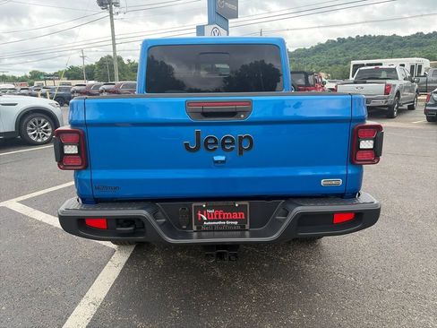 Used 2020 Jeep Gladiator Overland AWD/4WD image 6