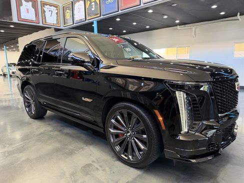 Used 2026 Cadillac Escalade V w/ LPO, Floor Liner Package image 3