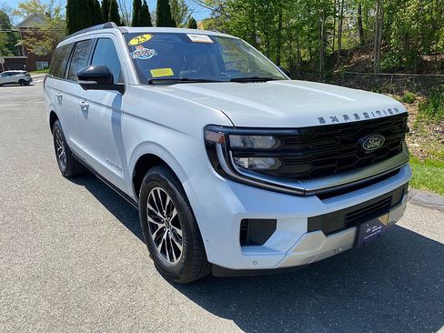 Certified 2025 Ford Expedition Platinum AWD/4WD image 3