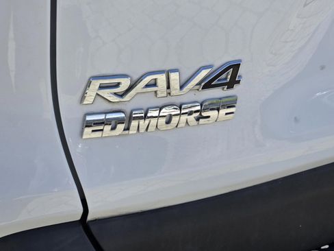 Used 2020 Toyota RAV4 LE image 12