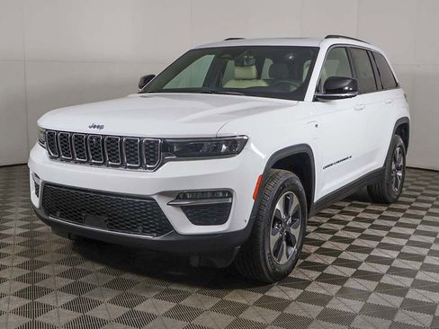 Used 2022 Jeep Grand Cherokee Limited 4xe w/ Luxury Tech Group II AWD/4WD image 12