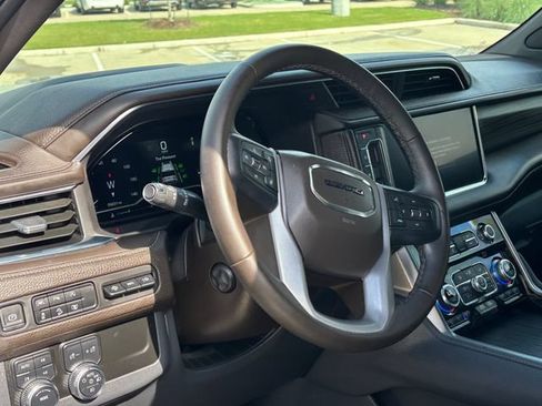 Used 2023 GMC Yukon XL Denali AWD/4WD image 7