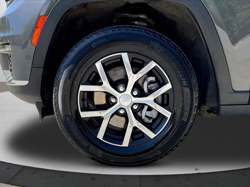 Certified 2024 Jeep Grand Cherokee L Limited w/ Luxury Tech Group II image 36