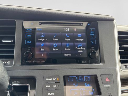 Used 2016 Toyota Sienna XLE Premium FWD image 25