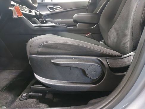 Used 2025 Kia Sportage LX image 28