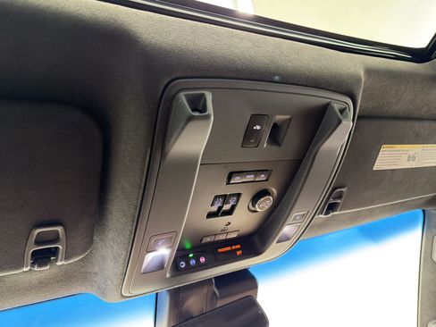 Used 2017 Cadillac Escalade Platinum RWD image 32