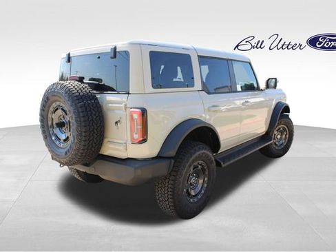 New 2025 Ford Bronco Outer Banks w/ Sasquatch Package image 3