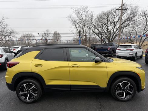 Used 2023 Chevrolet TrailBlazer RS w/ Sun and Liftgate Package image 3