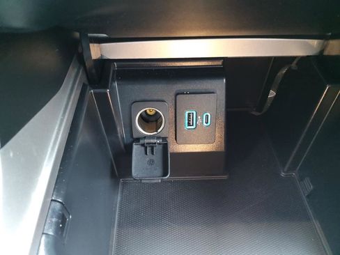 Used 2020 Ford Explorer XLT w/ Comfort Package image 19