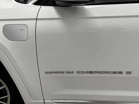 Used 2022 Jeep Grand Cherokee Summit w/ Advanced Protech Group IV image 38