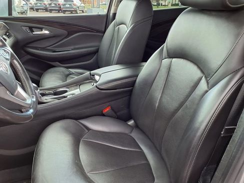 Used 2019 Buick Envision Essence FWD image 3