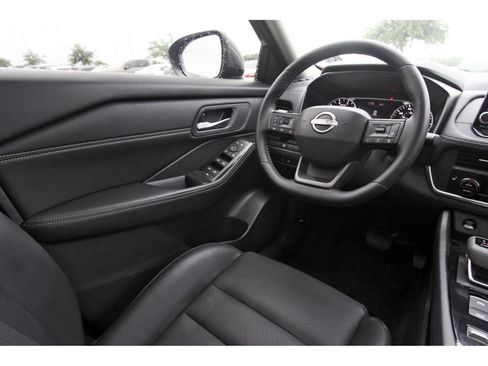 Certified 2026 Nissan Rogue SV w/ SV Premium Package FWD image 11