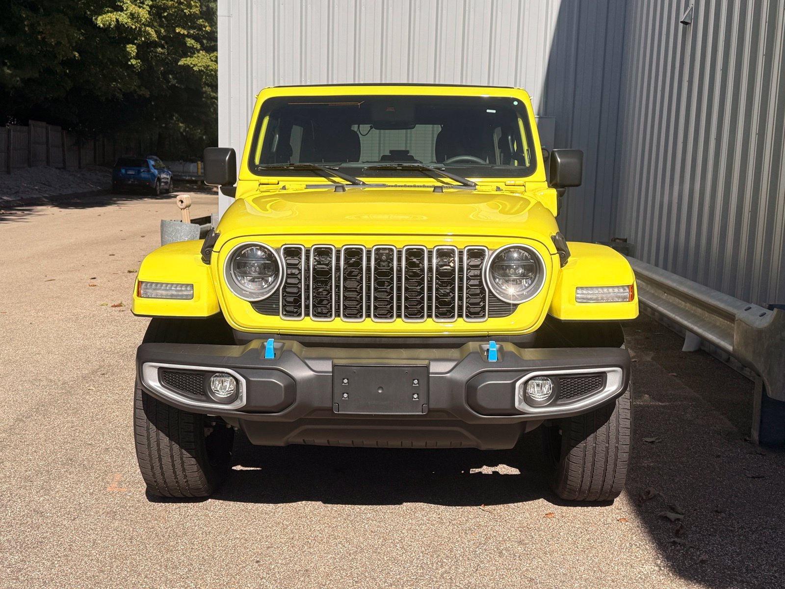 Used 2024 Jeep Wrangler Unlimited Sahara w/ Technology Group AWD/4WD image 2
