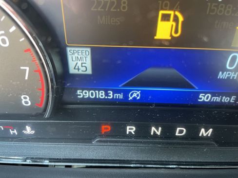 Used 2021 Ford Explorer XLT w/ Equipment Group 202A AWD/4WD image 18
