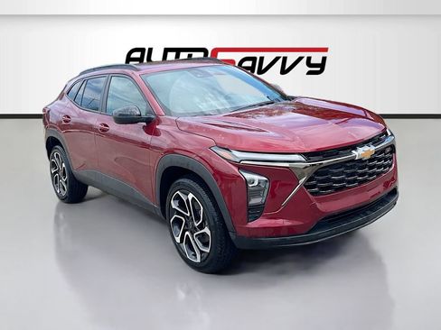 Used 2024 Chevrolet Trax RS FWD image 1