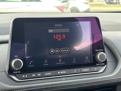 Used 2024 Nissan Rogue SV FWD image 16