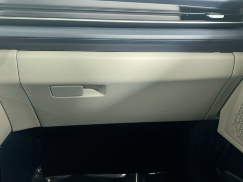 New 2026 Kia Carnival EX image 36