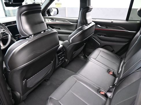 Used 2024 Jeep Grand Cherokee Overland w/ Luxury Tech Group IV image 40