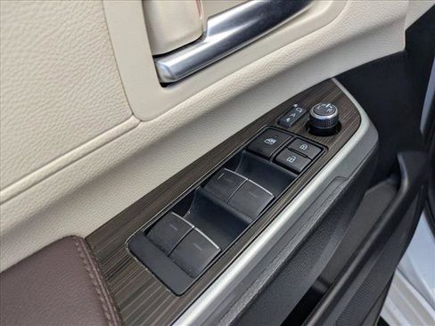 Certified 2023 Toyota Sienna Platinum image 12