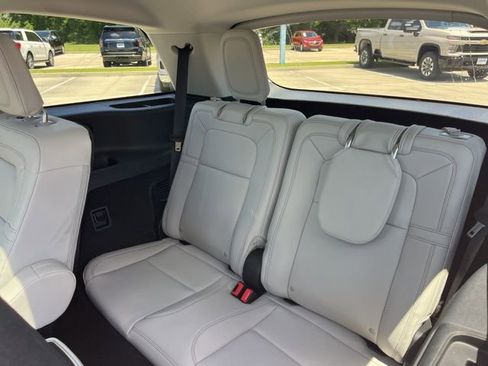 Used 2025 Lincoln Aviator Reserve RWD image 32