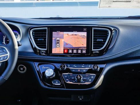 New 2027 Chrysler Pacifica Select FWD image 16