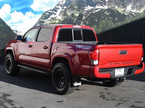 Used 2016 Toyota Tacoma TRD Sport image 9