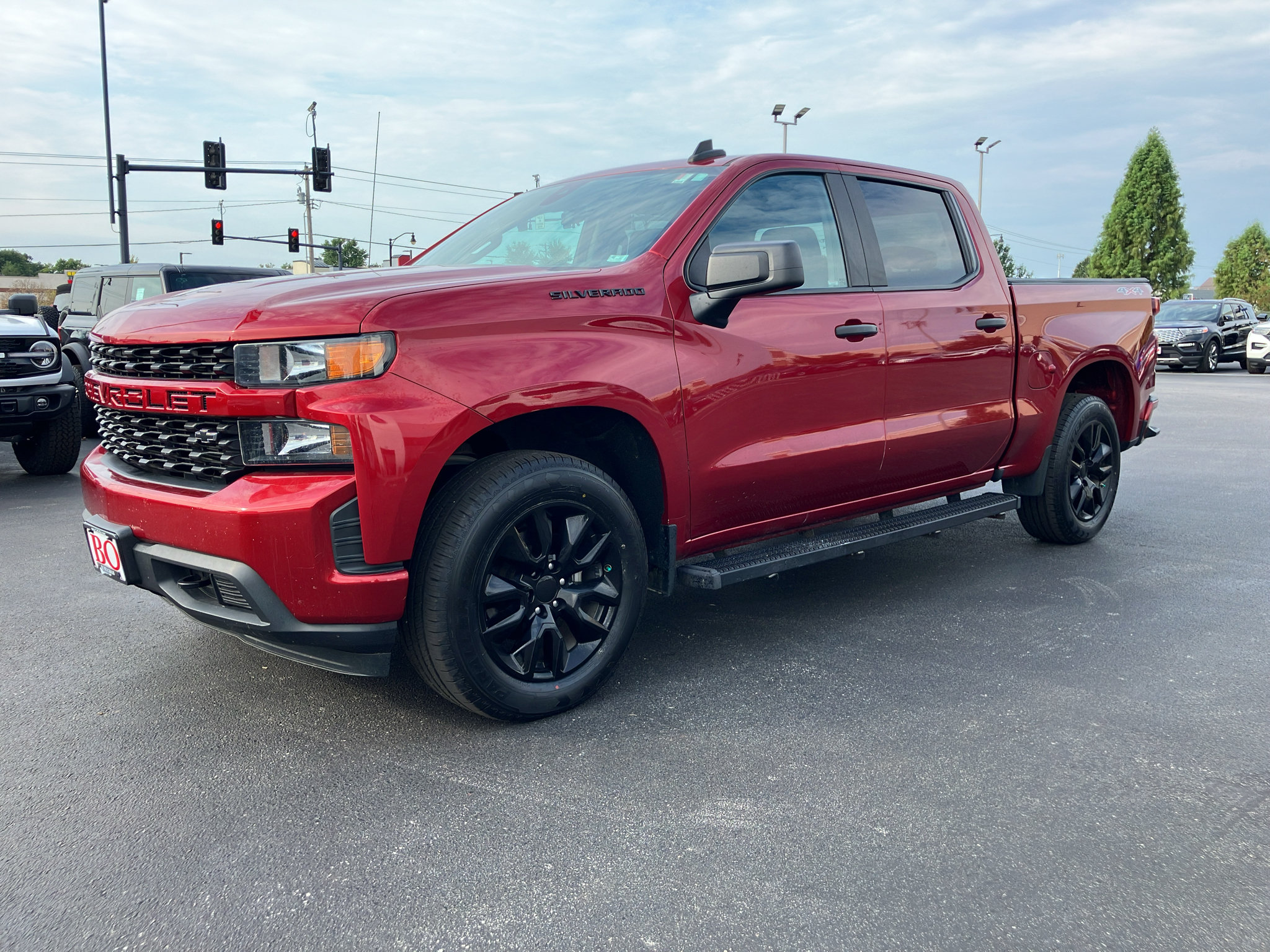 Used 2022 Chevrolet Silverado 1500 Custom w/ LPO, Dark Essentials Package AWD/4WD image 2