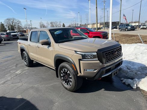 Used 2022 Nissan Frontier PRO-4X image 3