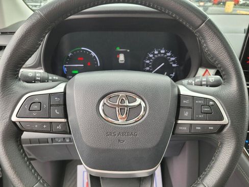 Used 2021 Toyota Sienna XLE image 23